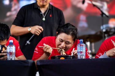 2024 Cabramatta Moon Festival pho eating contestant.