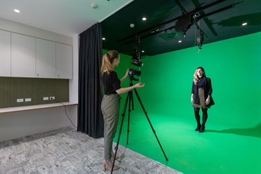 Women-using-green-screen-in-Studio-HQ.jpg