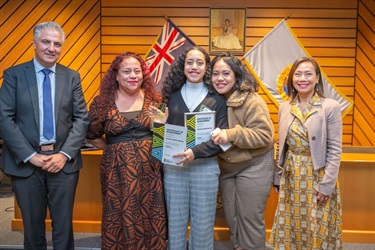 Award winner Laleiah Lakisoe-Mapuna with family, Mayor Frank Carbone and Councillor Dai Le