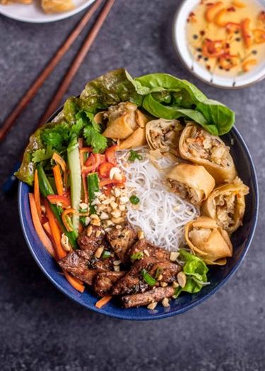 8-Huynh Bun Thit Nuong Cha Gio