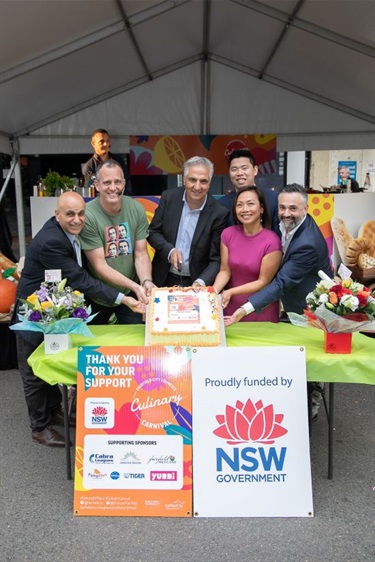 Mayor of Fairfield City Frank Carbone, Member Elect for the seat of Fowler Deputy Mayor Dai Le and the Councillors stopped over to Fairfield Fruitland’s cooking stage to thank Celebrity Chef Fast Ed for coming to Culinary Carnival 2022.