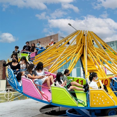 People on an amusement ride
