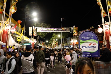 Crowd of guests walking through John Street