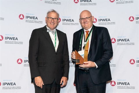 David Niven - Group Manager City Projects Fairfield City Council, accepts award presented by George Vorobieff on behalf of the IPWEA Roads Directorate.