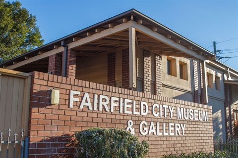 Brick wall with the words Fairfield City Museum & Galllery in front of the museum building