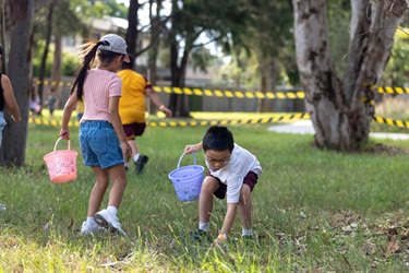 Kids hunting for Easter eggs at Bareena Park, Canley Vale