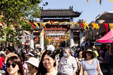 Crowds-at-at-Cabramatta-Moon-Festival-2023-by-Ken-Leanfore