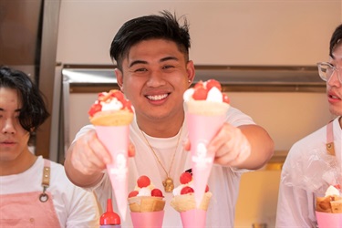 Dim-Sim-Lim-and-Kurepu-at-Cabramatta-Moon-Festival-2023-by-Jason-Nichol-Photography