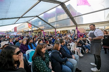 Miguel-Maestre-and-crowds-at-Culinary-Carnival-2023-by-Jason-Nichol-Photography