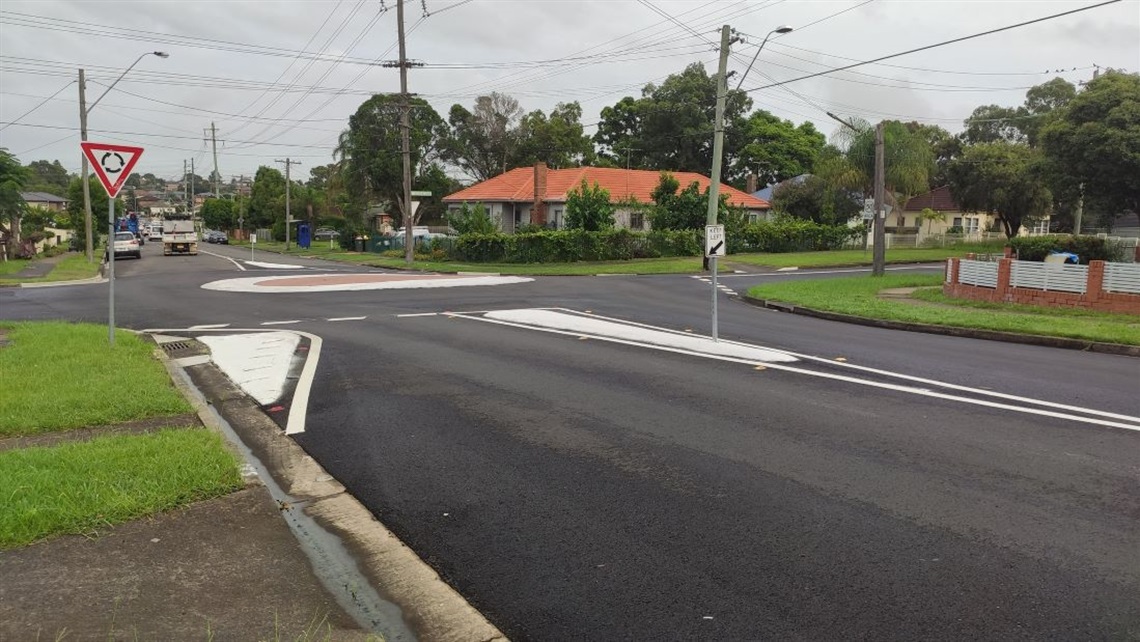 Road roundabout