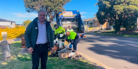 The mayor announcing extra kerbside pickup