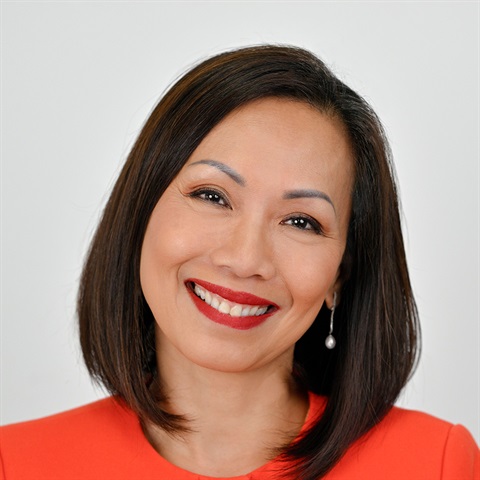 Portrait of Deputy Councillor Dai Le.