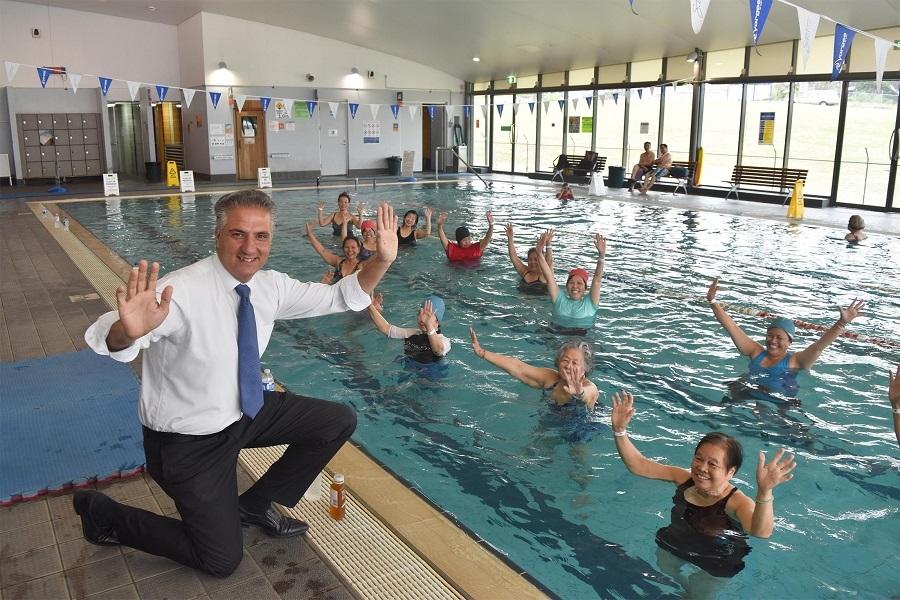 Mayor Carbone at Cabravale Leisure Centre with Water Aerobics class