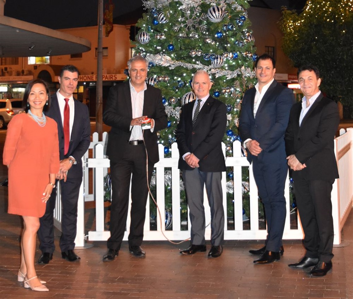 Councillor Dai Le, Mayor Frank Carbone, City Manager Alan Young, Deputy Mayor Paul Azzo and Councillor Peter Grippaudo smiling and posing in front of a Christmas Tree 